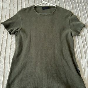 Olive green men’s t shirt. stretchy material